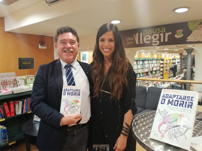 ESTUVIMOS EN LA PRESENTACIN DEL LIBRO DE NUESTRA AMIGA EVELYN Un libro que os recomendamos.