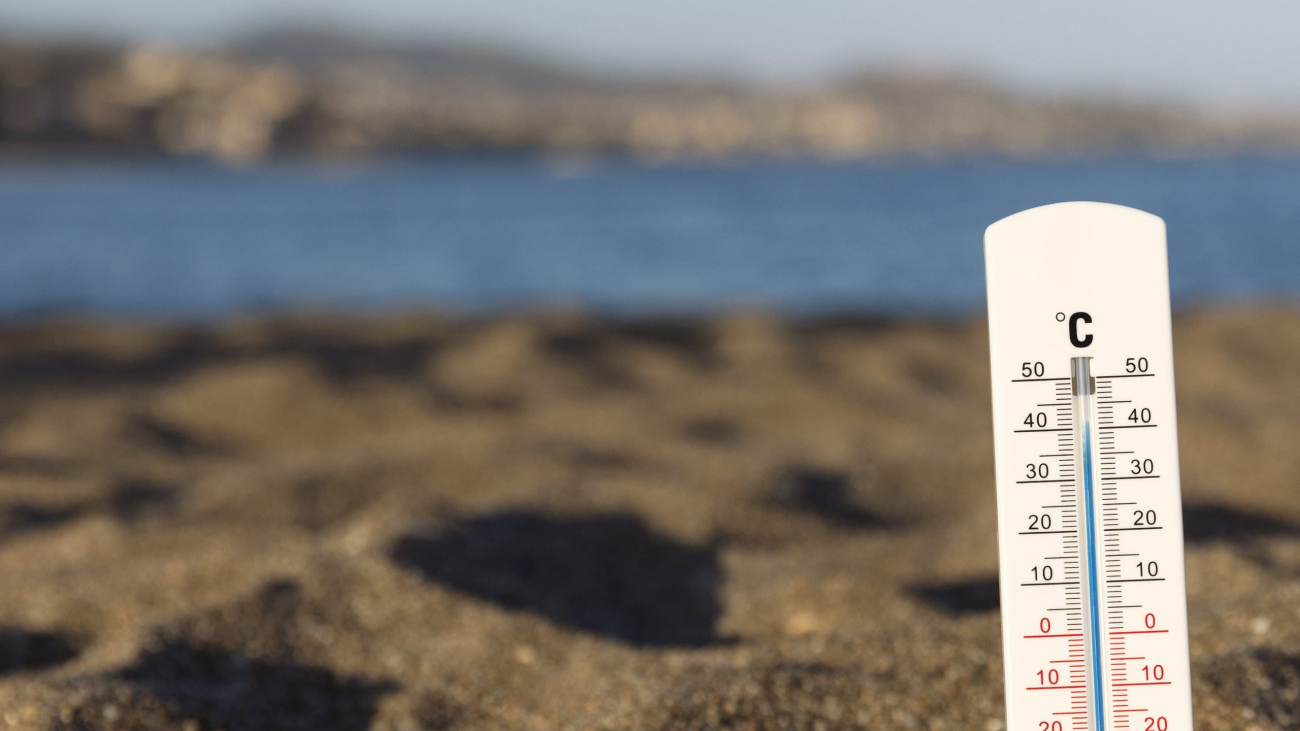 primer-plano-termometro-que-muestra-temperatura-alta (1)