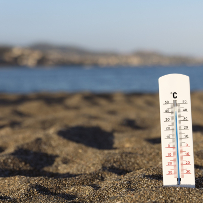 primer-plano-termometro-que-muestra-temperatura-alta (1)